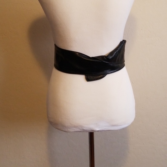Lot Of 4 Fashion Belts - Picture 8 of 8